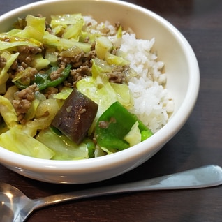 カレー風味！ひき肉野菜炒めののっけ丼